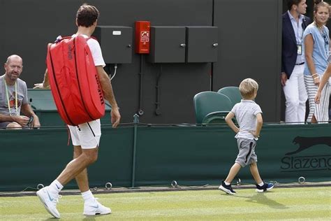 Random Thoughts Of A Lurker Roger Federer Enjoying Family Time On Court With Sons Leo And Lenny