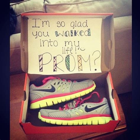 21 Clever Promposals Youd Never Turn Down 1000 Prom Proposal