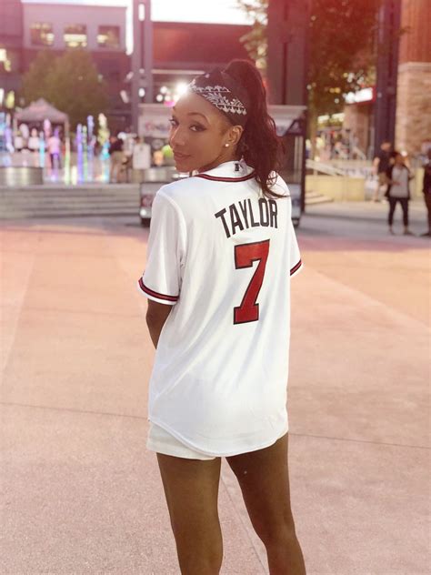 Maria taylor is in her seventh season as a host analyst & reporter. Follow her on Twitter @MariaTaylor7 | Maria taylor, Taylor ...