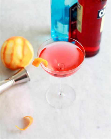 4 Easy Summer Cocktail Recipes With 5 Ingredients Or Less Summer Cocktail Recipes Easy Summer