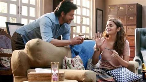 4 years of dear zindagi unforgettable life lessons by shah rukh khan aka dr jehangir khan