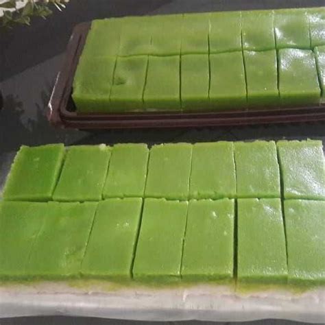 Resep kue talam pandan lembut tanpa oven, dessert tiga lapis. Talam Pisang Pandan / Waroeng.nl, Uw Indonesische Webshop ...