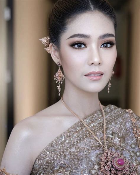 pin by thai thai🇹🇭🇹🇭 on thai national costume🇹🇭 wedding day makeup fashion makeup bridal