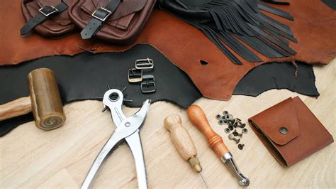Leatherworking Class Trailer Leather Working Leather Diy Crafts Diy
