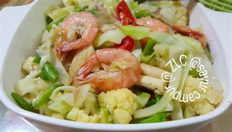 Siapkan semua bahan yang dibutuhkan, cuci bersih ayam dan udang. ZULFAZA LOVES COOKING: Iftar 3 : Daging masak merah ala thai, ayam lemon madu dan sayur campur