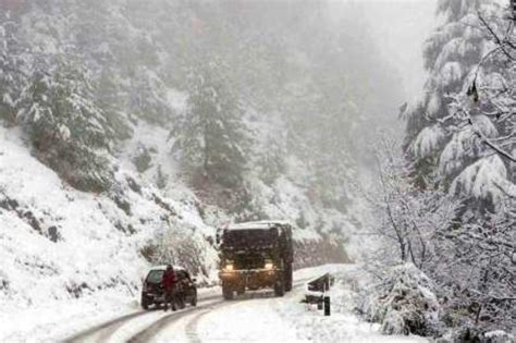 Jammu And Kashmir Srinagar Receives First Snowfall Of Season