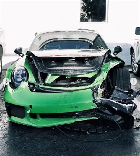 Crashed Porsche 911 Gt3 Rs Looks Depressing Could Be Fixed Autoevolution