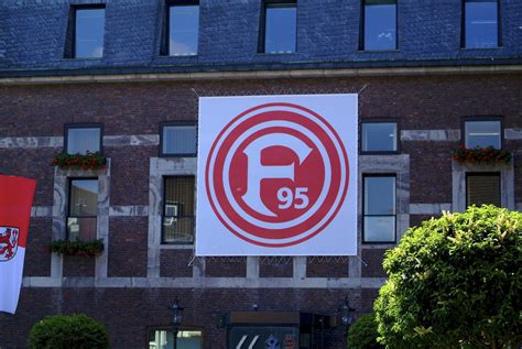 Jun 30, 2021 · düsseldorf kurz vor der abreise ins trainingslager hat fortuna eine wichtige planstelle neu besetzt. Fortuna Düsseldorf Foto & Bild | sport, ballsport, fußball ...