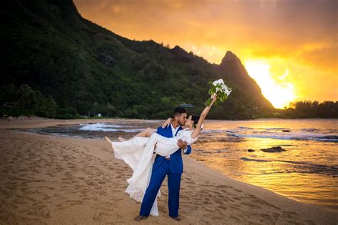 Tunnels Beach Wedding Locations Kauai Wedding Photographer Harneet Bajwa Photography