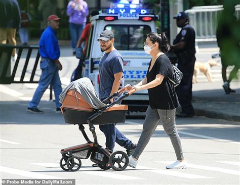 Meet Robert De Niro S Baby Actor S Girlfriend Tiffany Chen Cradles Newborn In NYC Express Digest