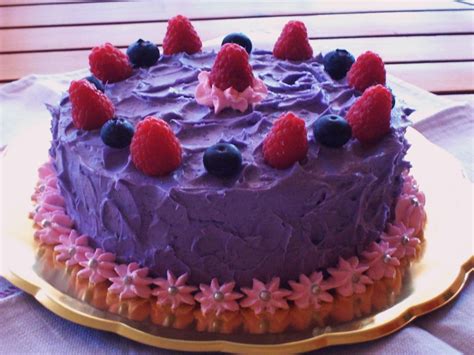 Ma potrete utilizzarla per realizzare anche dei dessert al cucchiaio, guarnendo le vostre coppette con dei frutti di bosco o scaglie di cioccolato. I dolci di Lory: Torta ai frutti di bosco