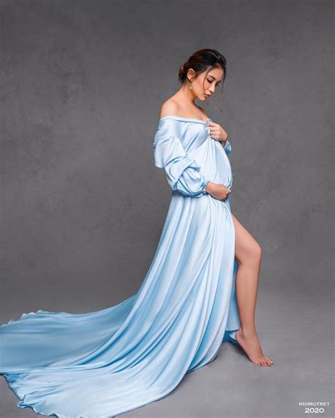 dinilai terlalu vulgar usai branya terlihat saat maternity photoshoot tampilan super seksi