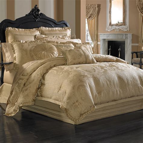 King comforter + 2 pillow cases + 2 throw pillows, color: Napoleon Gold Queen 4-Piece Comforter Set
