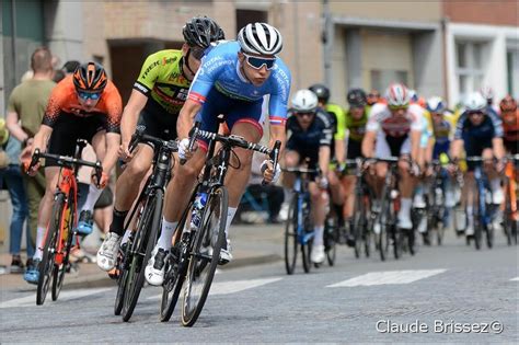 Julian alaphilippe in the yellow jersey at the start of stage 5 at the tour de france (image credit 64. Tour de France : 3 coureurs confirmés pour Total Direct Energie