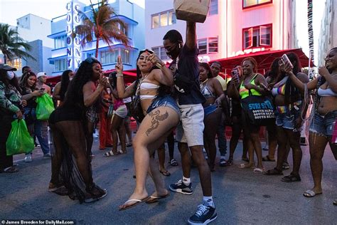 Revelers Descend On Miami Beach For Spring Break But Go Quietly After Police Enforce 8pm