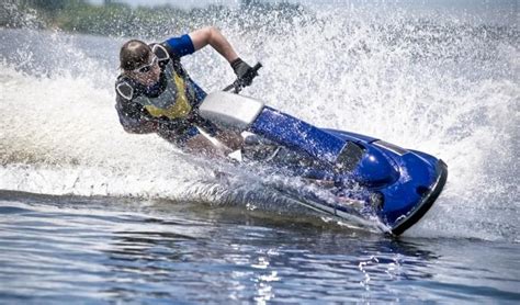 Auch ohne bootsführerschein müssen sie auf das jetski fahren nicht verzichten. Jetski fahren - Action auf der Ostsee | Fun4You