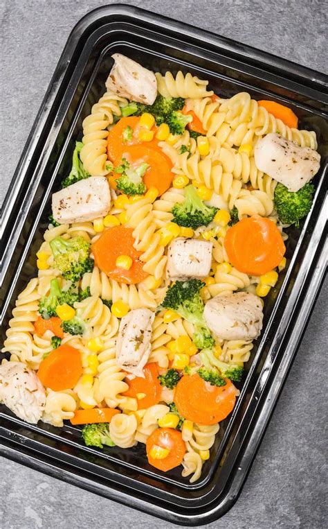 Divide the chicken and veggies into individual meal prep containers on a handful of brown rice or quinoa or your favorite type of rice and enjoys a weeks worth of meals all done in under 30 minutes! Garlic Chicken & Veggies Pasta Meal Prep Recipe | Recipe ...
