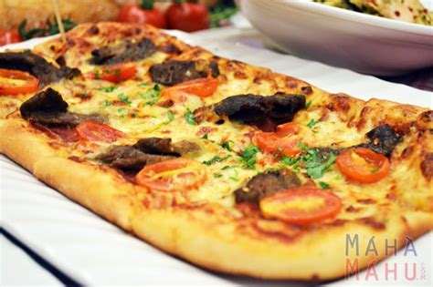 Nah, ternyata, makan pizza hut di tempat juga nggak ribet, lho. Mahamahu Makan Pizza Rasa Itali Hanya di Pizza Hut