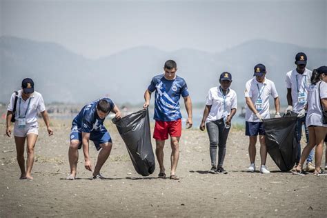 Uww Promotes Clean Up Turtle Preservation At Beach Wrestling United