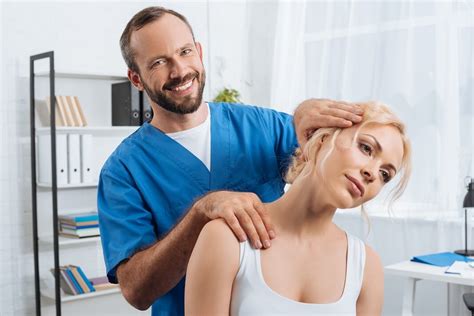 How to properly pronounce chiropractor? How to Become a Chiropractor Doctor - CareerLancer