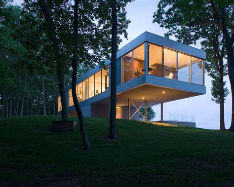 Vertical T Shaped Hilltop House Exposes Views On All Sides