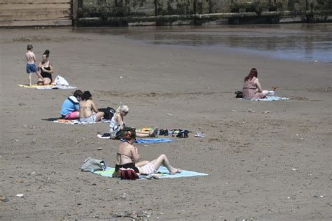 Hundreds Flock To East Yorkshire Beaches On Hottest Day Of The Year Hull Live