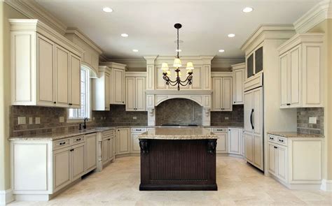 17 best antique white cabinets combinations for most fascinating looks in your kitchen interior. 30 Antique White Kitchen Cabinets (Design Photos ...