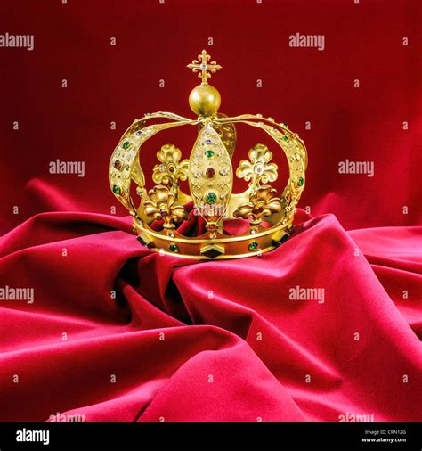 Gold Crown Hi Res Stock Photography And Images Alamy