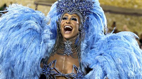 В Бразилии начинается знаменитый карнавал как школы самбы готовились к празднику — Новости мира