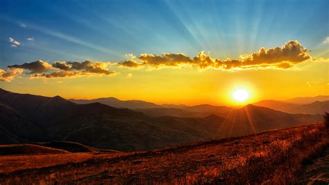 Landscape View Of Mountains In Sunrays Background Hd Nature Wallpapers