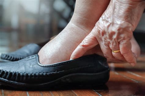 What Type Of Shoes Are Recommended For Seniors Our Recommended Footwear For The Elderly