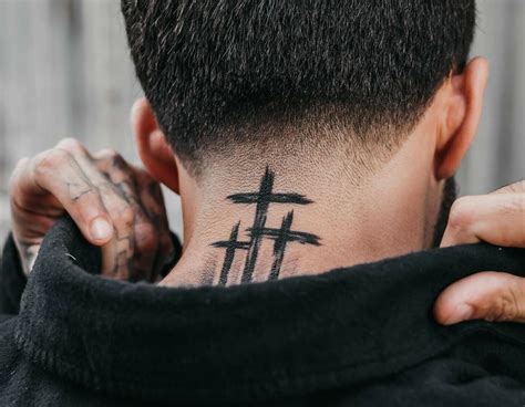 12 Neck Cross Tattoo Ideas To Inspire You