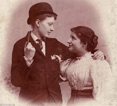 Secret Lesbians 16 Romantic Photographs Of Queer Women Couples From