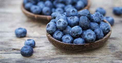 Tuttavia, è necessario migliorare nel complesso l'alimentazione, lo stile di vita, svolgere regolare attività fisica ed evitare il fumo. Mirtilli rimedio per pressione alta: studio (con immagini ...