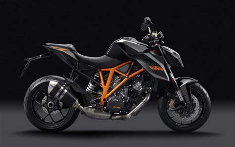 Check mileage, colors, duke 390 speedometer, user reviews, images and pros cons at maxabout.com. 2017 KTM 390 Duke Snapped In All-Black Colour At A Dealership