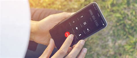 In posh italian i think the correct term is riagganciare as in ho. 80% of callers would rather hang up over leaving a voicemail
