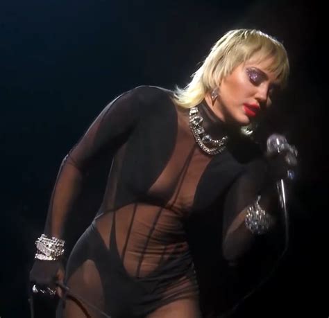 Watch Miley Cyrus Cover Blondies ‘heart Of Glass Miley Cyrus Miley