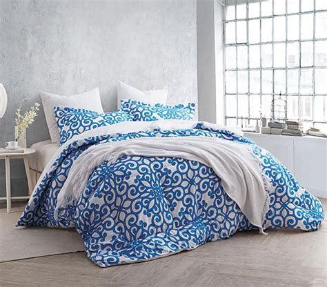 Read our reviews to learn more about how college students around the nation are finding the right fit for their. Crystalline Blue Twin XL Comforter Set - College Ave ...