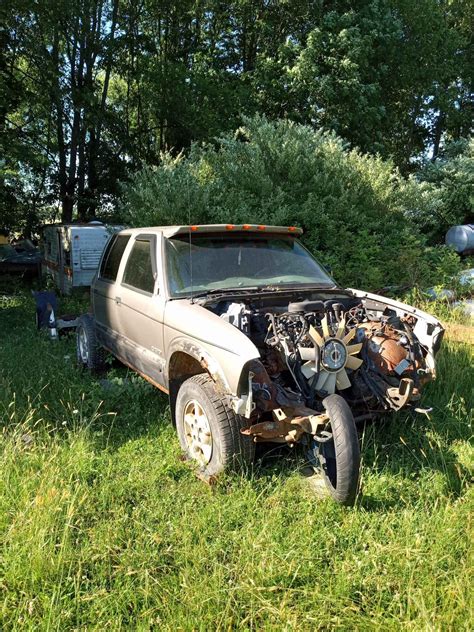 2004 Chevrolet S-10 · LS Pickup 4D 4 1/2 ft - Cars & Trucks