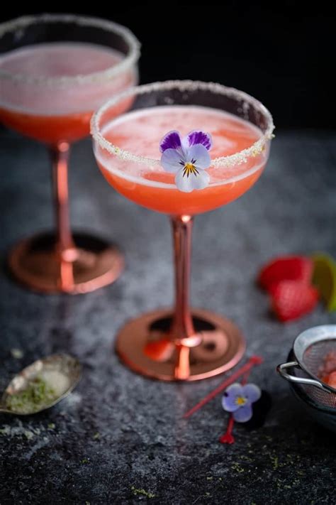 This easy lavender gin sour recipe uses the addition of lavender to a traditional gin sour recipe to make a truly special and delicious cocktail! Strawberry Gin Sour -Supergolden Bakes