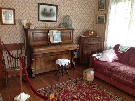 1940s Bedroom Wallpaper