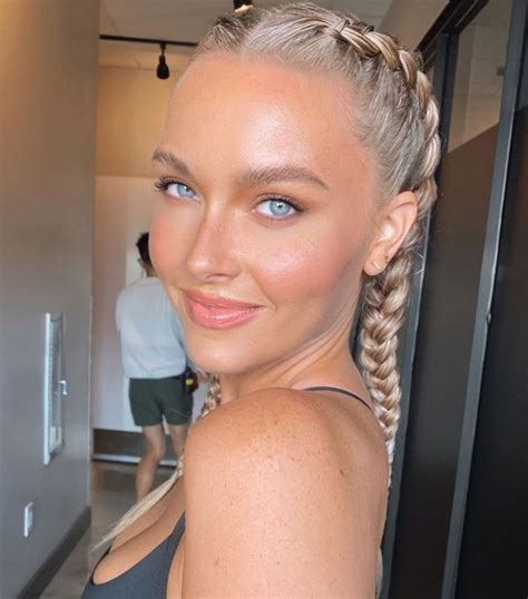 Picture Of Camille Kostek