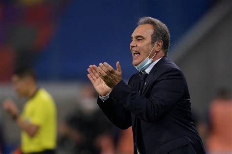 Der 59 jahre alte coach folgt auf reinaldo rueda, der mitte januar den vertrag in chile aufgelöst hatte und nun. Chile vs Argentina: Martín Lasarte entrega contundente ...