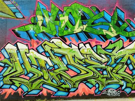 Due to its complexity, it is often very hard to read by people who are not familiar with it. TravelMarx: Wildstyle Graffiti- University Apple Store