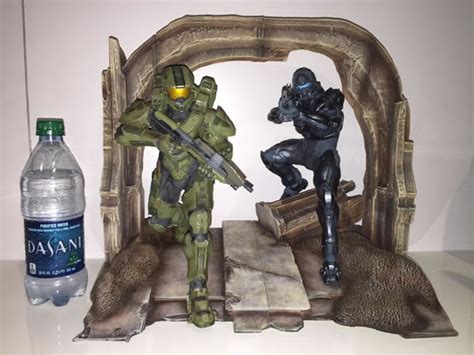 Halo 5 Guardians Limited Collectors Edition に同梱されるマスターチーフとスパルタン ロック