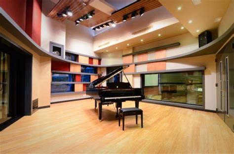 Ashworth college accreditation began to become more important than ever as the college began featuring master's degrees and bachelors degrees in the mid to late 2000′s. Berklee Opens World-Class Recording/Teaching Studio ...