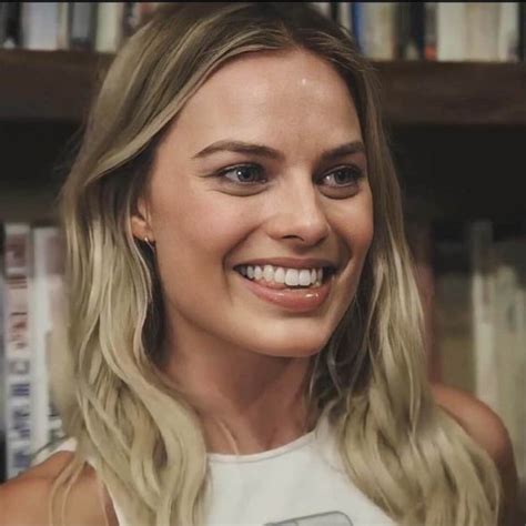 margot robbie has the most fuckable face ever scrolller