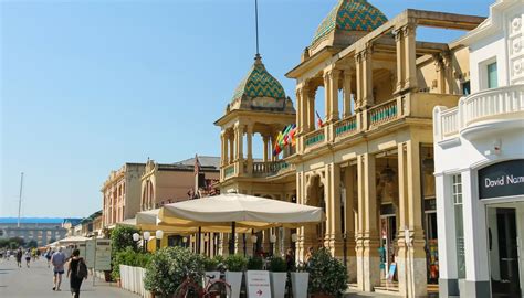 Si tratta di estratti di piante e di erbe che aiutano a regolarizzare l'intestino e che svolgono un'azione emolliente. Cosa vedere nel weekend a Viareggio e in Versilia | SiViaggia