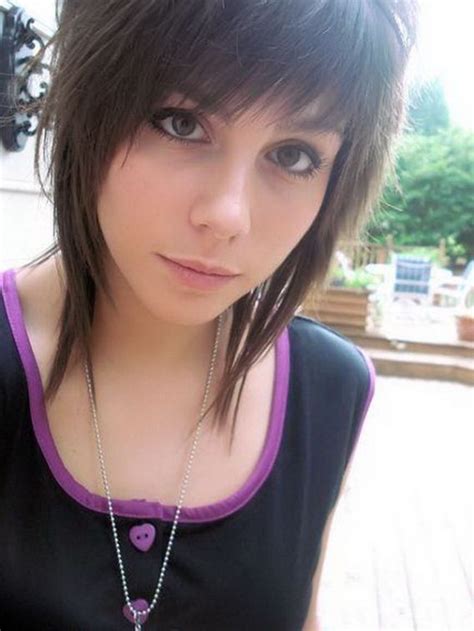 Relaxed Bangs For Curly Hair To Achieve Emo Look Everlasting Hairstyle Girl Haircuts Emo