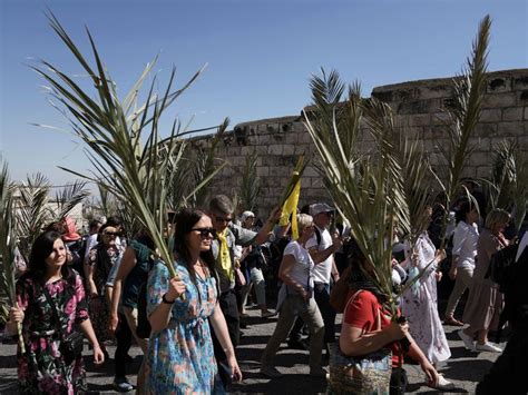 Christian Faithful Mark Palm Sunday In Jerusalem Express And Star